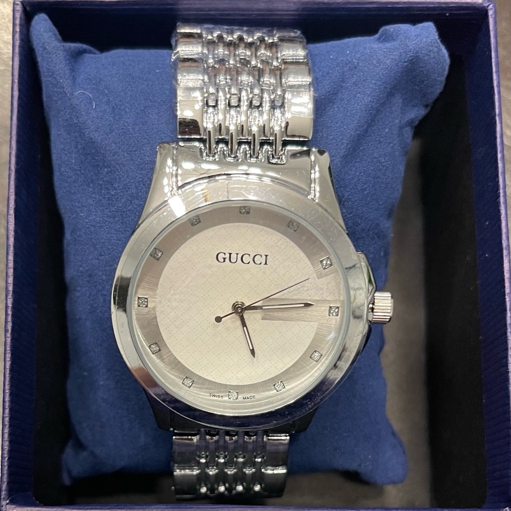 Gucci Unisex Luxury Fashion Watch in Silver Brand New